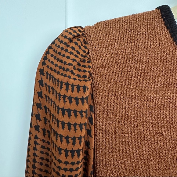 Vintage brown and black sweater with sheer sleeves - Picture 3 of 10